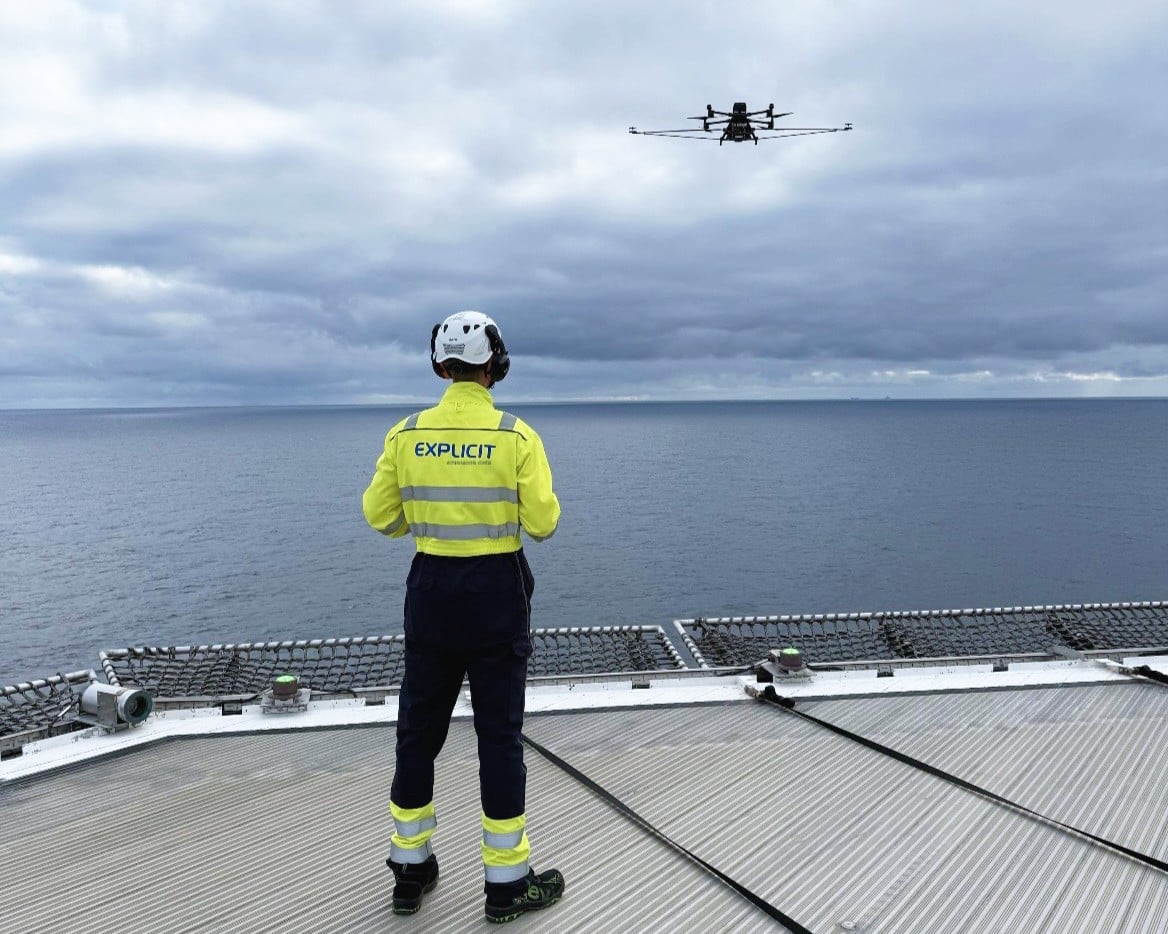 Explicit personnel on an offshore platform during a methane emissions monitoring survey